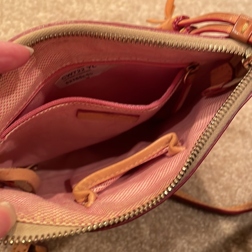Dooney and Bourke small crossbody bag. - Picture 6 of 10
